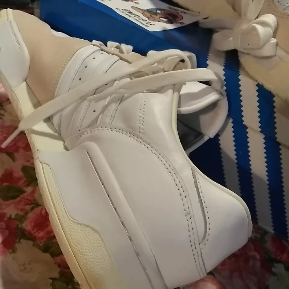 Adidas - Picture 4 of 5